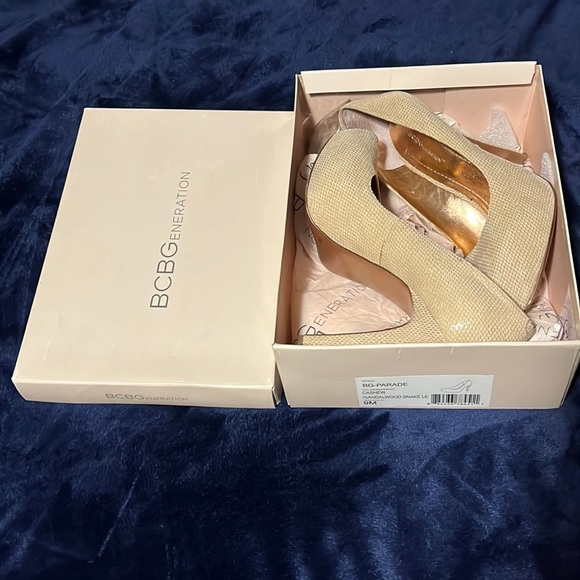 🛑 BCBG Cashew Close Toe Heel - Picture 1 of 5